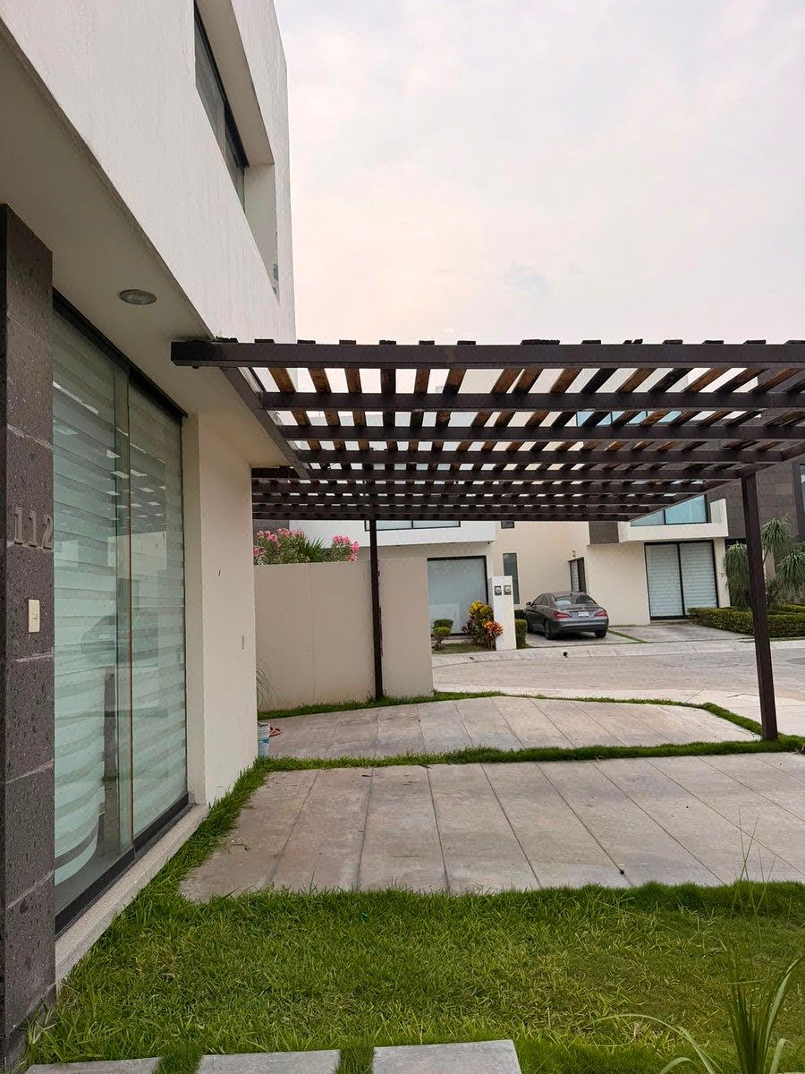 CASA À VENDA NO RESIDENCIAL LA CAÑADA, foto 1 de 28