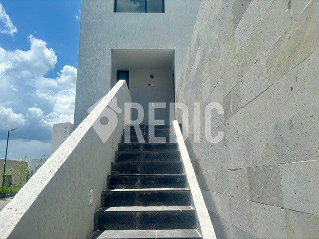 House in Cumbres del Lago, Querétaro, photo 2 of 27
