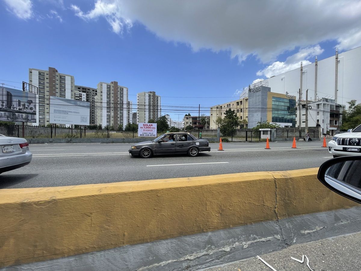 Solar en venta, en la Kennedy, al lado de Ágora mall y frente a Ikea, foto 1 de 4