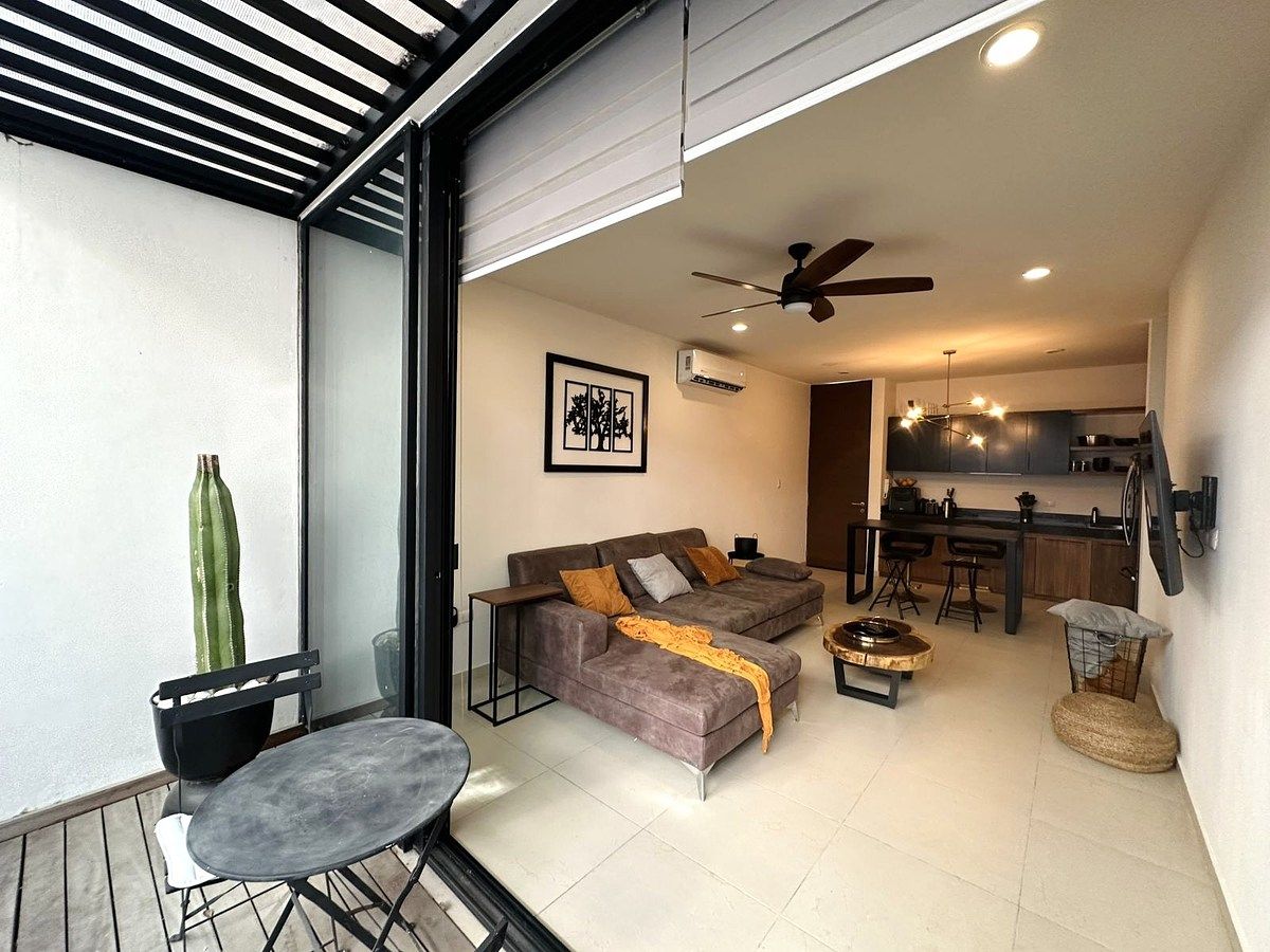 Townhouse amueblado, con jardín, en privada Vía Montebello., foto 1 de 16