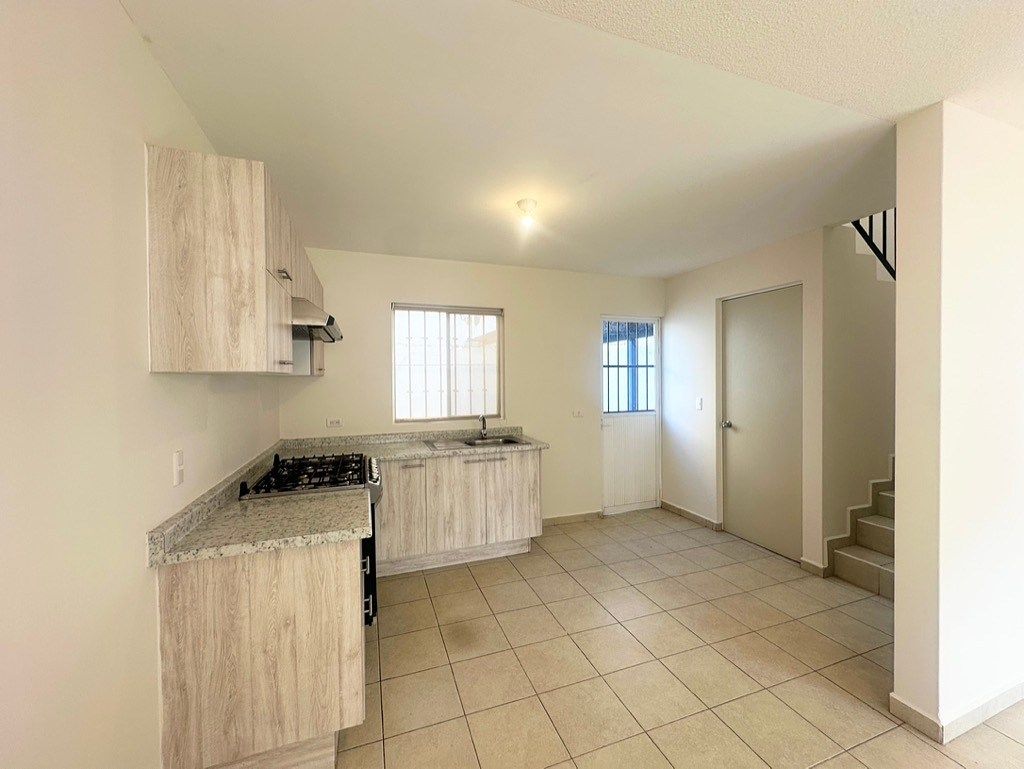 Casa en Renta en Puerta Verona. 2 recámaras, 1.5 baños., foto 1 de 14