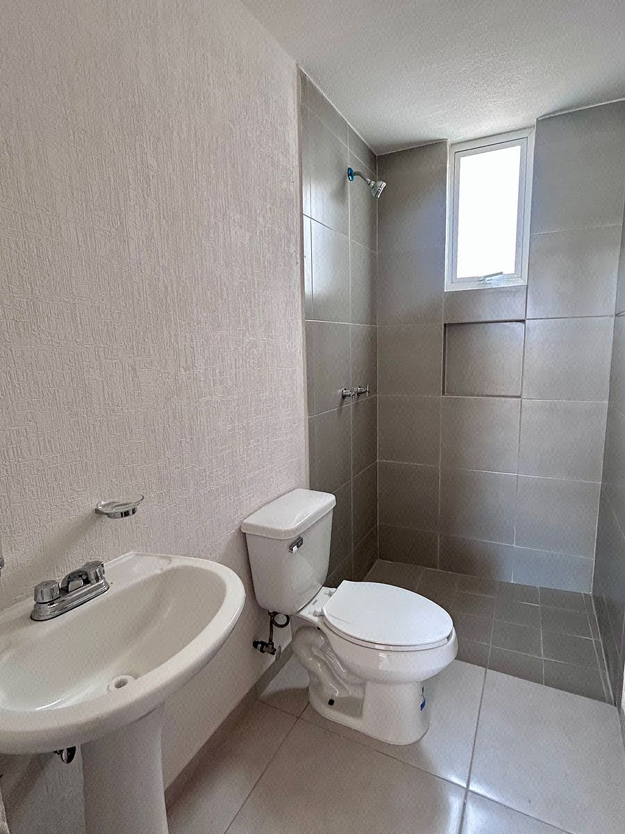 Baño, photo 12 of 12