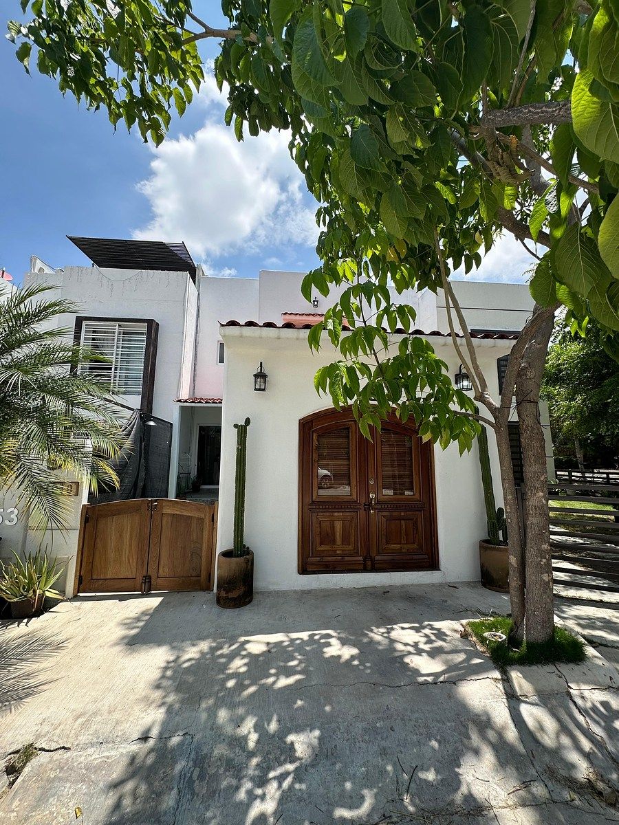 CASA EN VENTA CERCA DE PLAZA AMBAR, foto 1 de 19