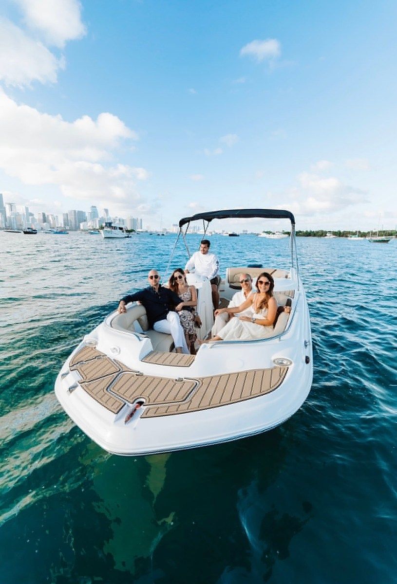 BOTE EN MIAMI ( *Hurricane 24'*), foto 1 de 15