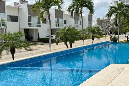 Casa en Venta | Privada sobre Av. Huayacán, Residencial Astoria Cancún