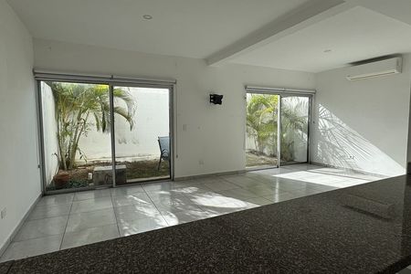 Casa en Venta | Privada sobre Av. Huayacán, Residencial Astoria Cancún