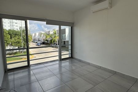 Casa en Venta | Privada sobre Av. Huayacán, Residencial Astoria Cancún
