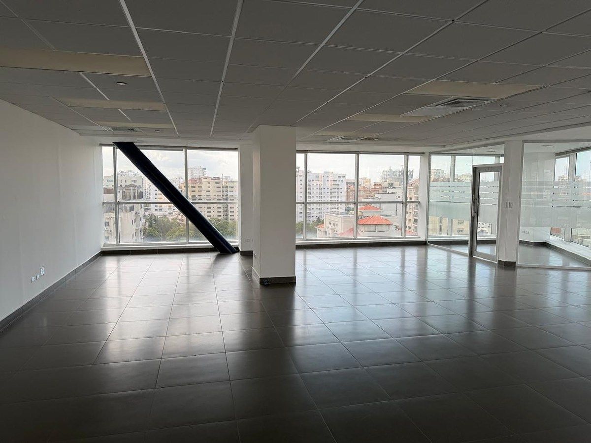 Alquilo local de oficina en una de las mejores torres corporativas, foto 1 de 2