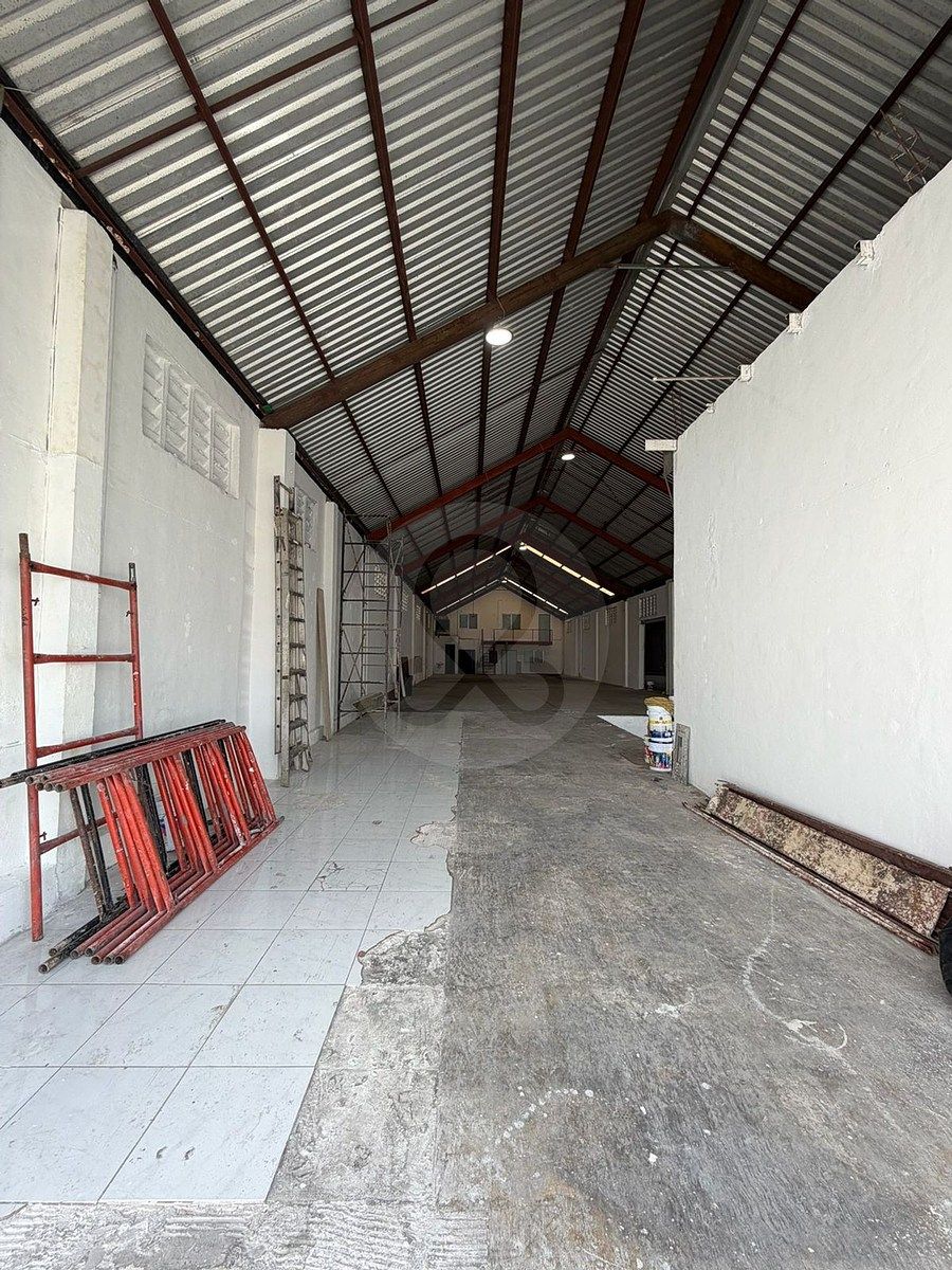Renta de Bodega Comercial en Chichi Suarez, foto 1 de 11