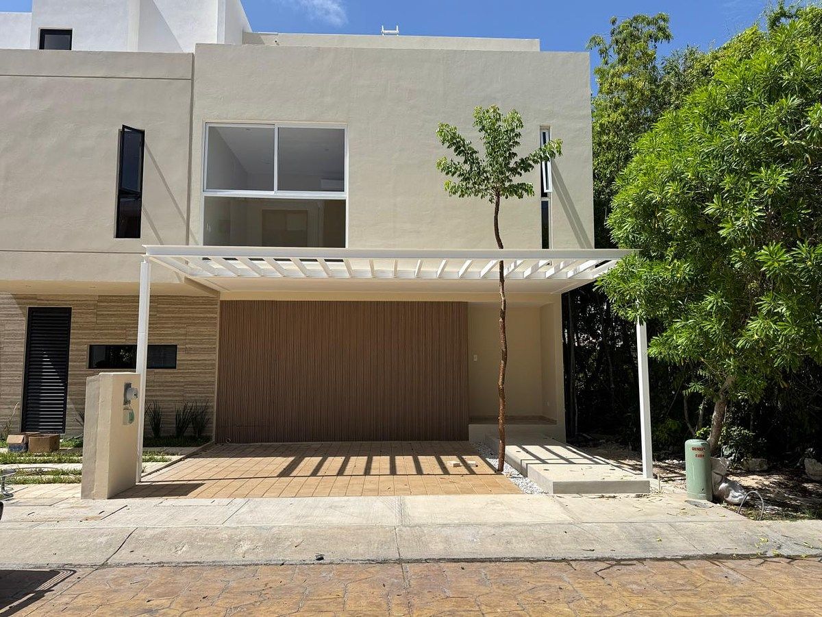 Casa de Luxo à Venda | Residencial Arborizado, Cancún | 4 Quartos com Piscina, foto 1 de 26