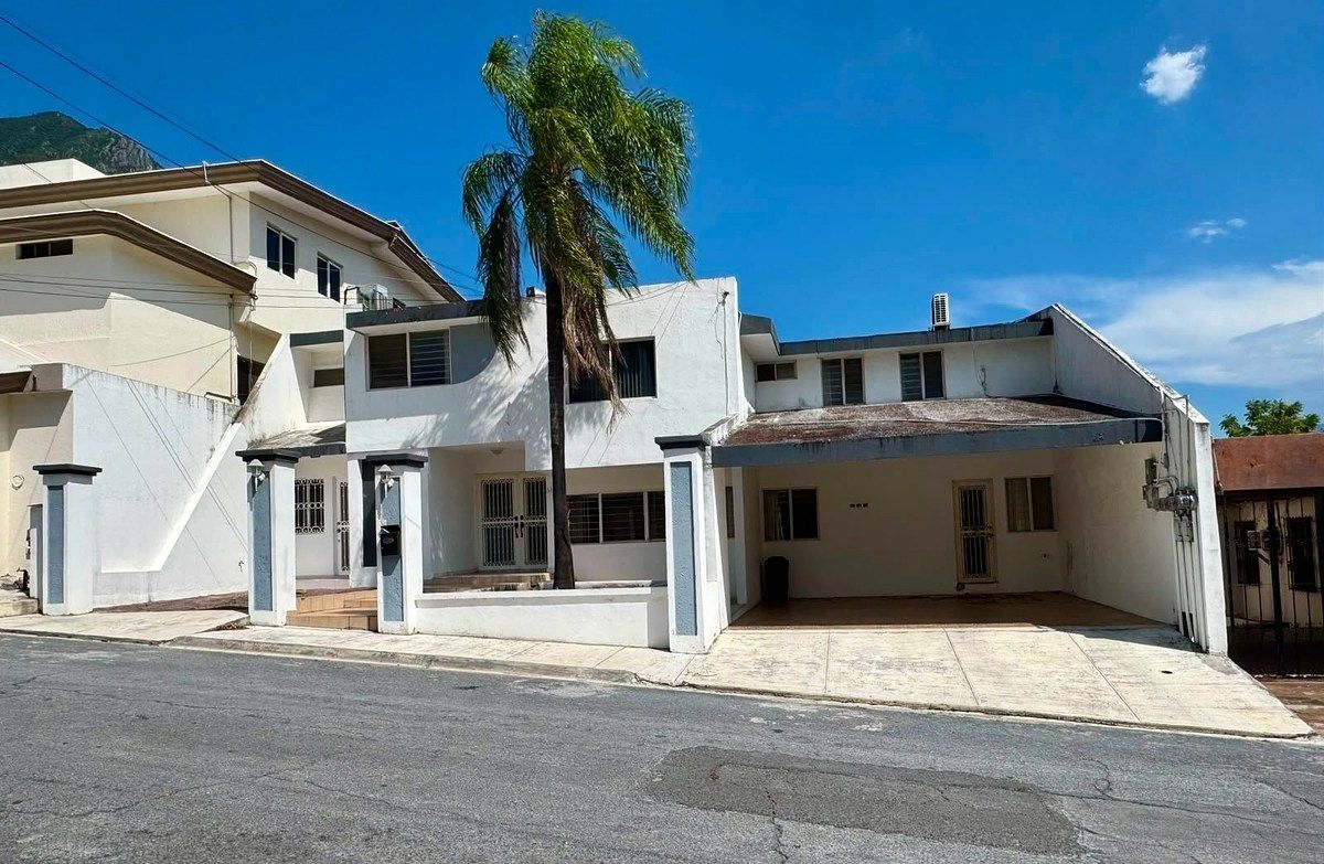 CASA EN VENTA EN CONTRY LA SILLA-IDEAL PARA INVERSIONISTAS, photo 1 of 25
