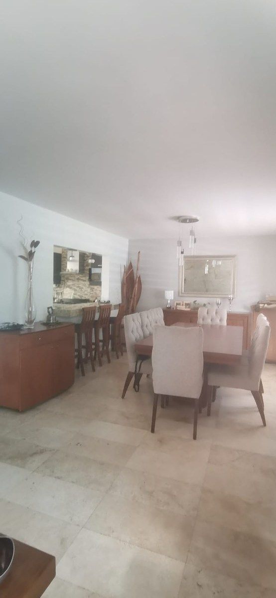 CASA A SUPER PRECIO A PIE DE CALLE EN EL REFUGIO con hab en pb, foto 1 de 27