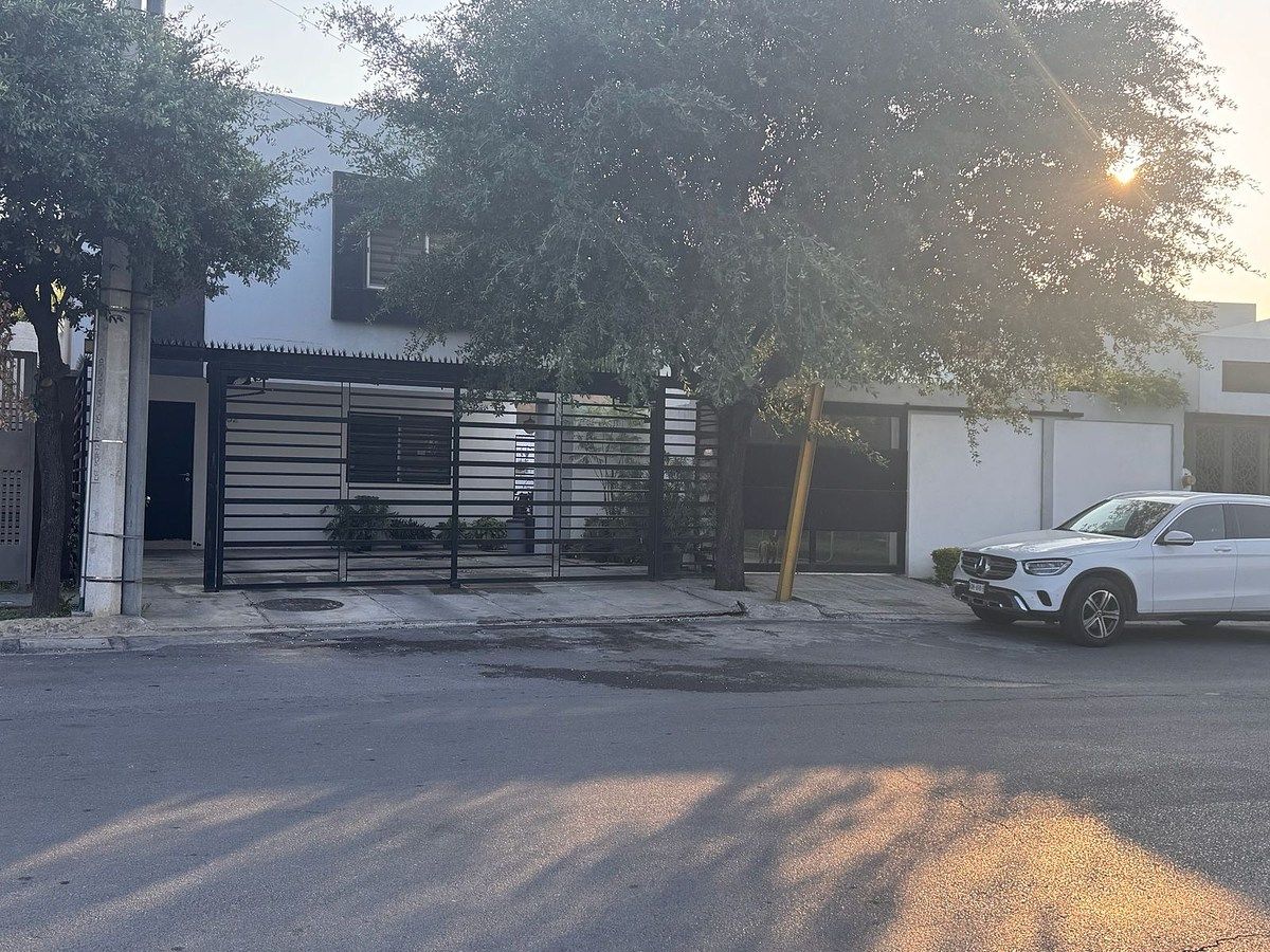 CASA EN VENTA , COL CUMBRES DE SANTA CLARA, photo 1 of 26