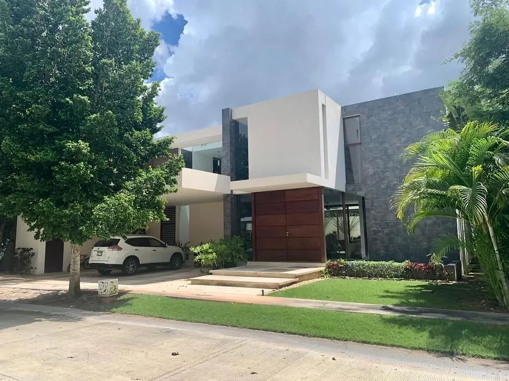 CASA EN VENTA EN YCC, foto 1 de 21
