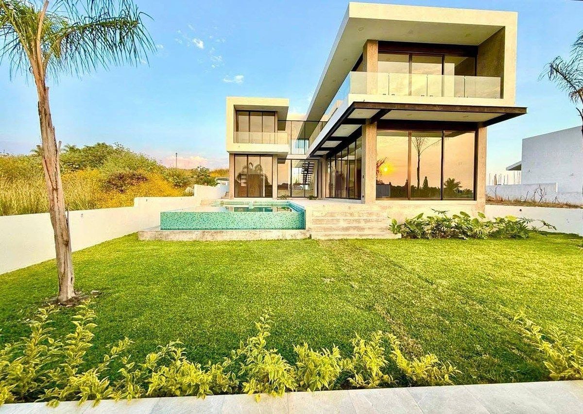 CASA | VENTA | LOMAS DE COCOYOC | Nueva, 4 Recámaras y Alberca con Jacuzzi - foto 2