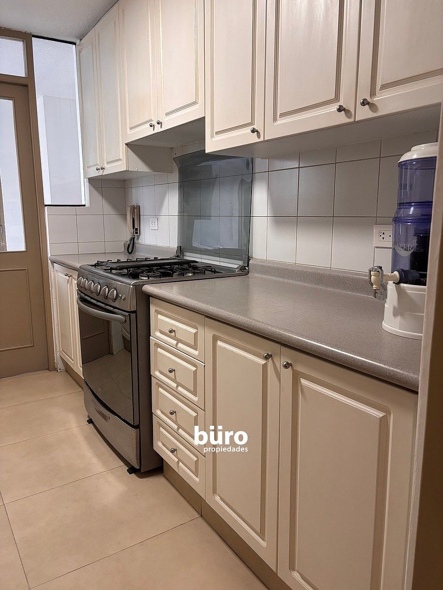 Cocina muy iluminada y acogedora, foto 5 de 12