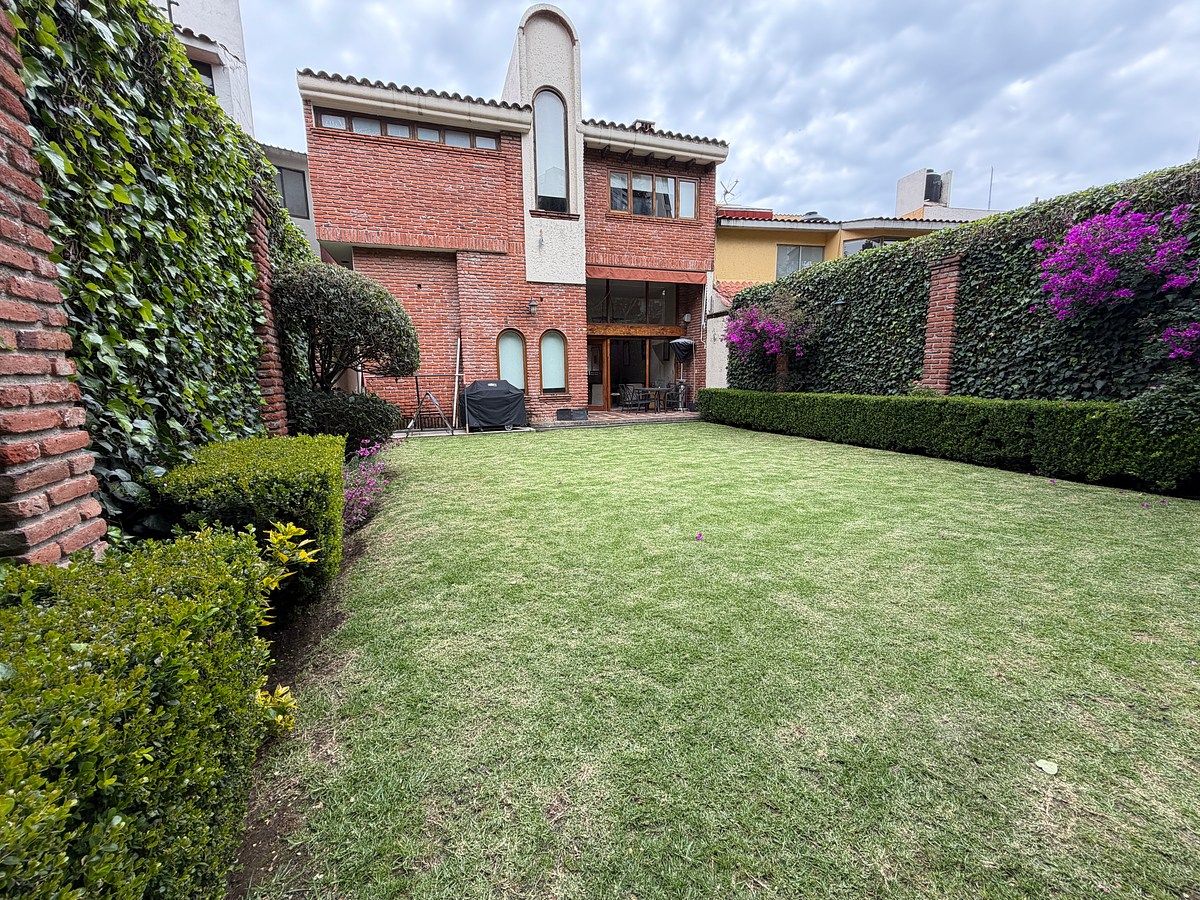 Casa en VENTA, calle cerrada, Interlomas, foto 1 de 23