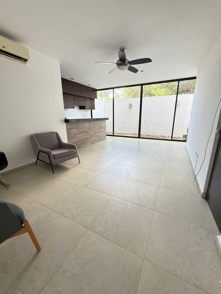 Casa em banda a uma quadra do anel viário, foto 1 de 10