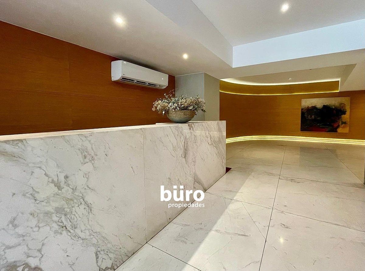 Elegante 
lobby del edificio., foto 22 de 24