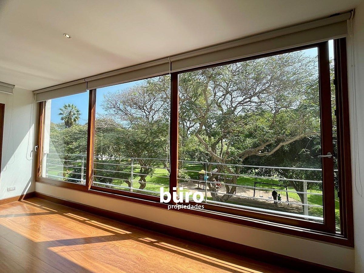 Hermosa e iluminada vista desde la sala., foto 2 de 24