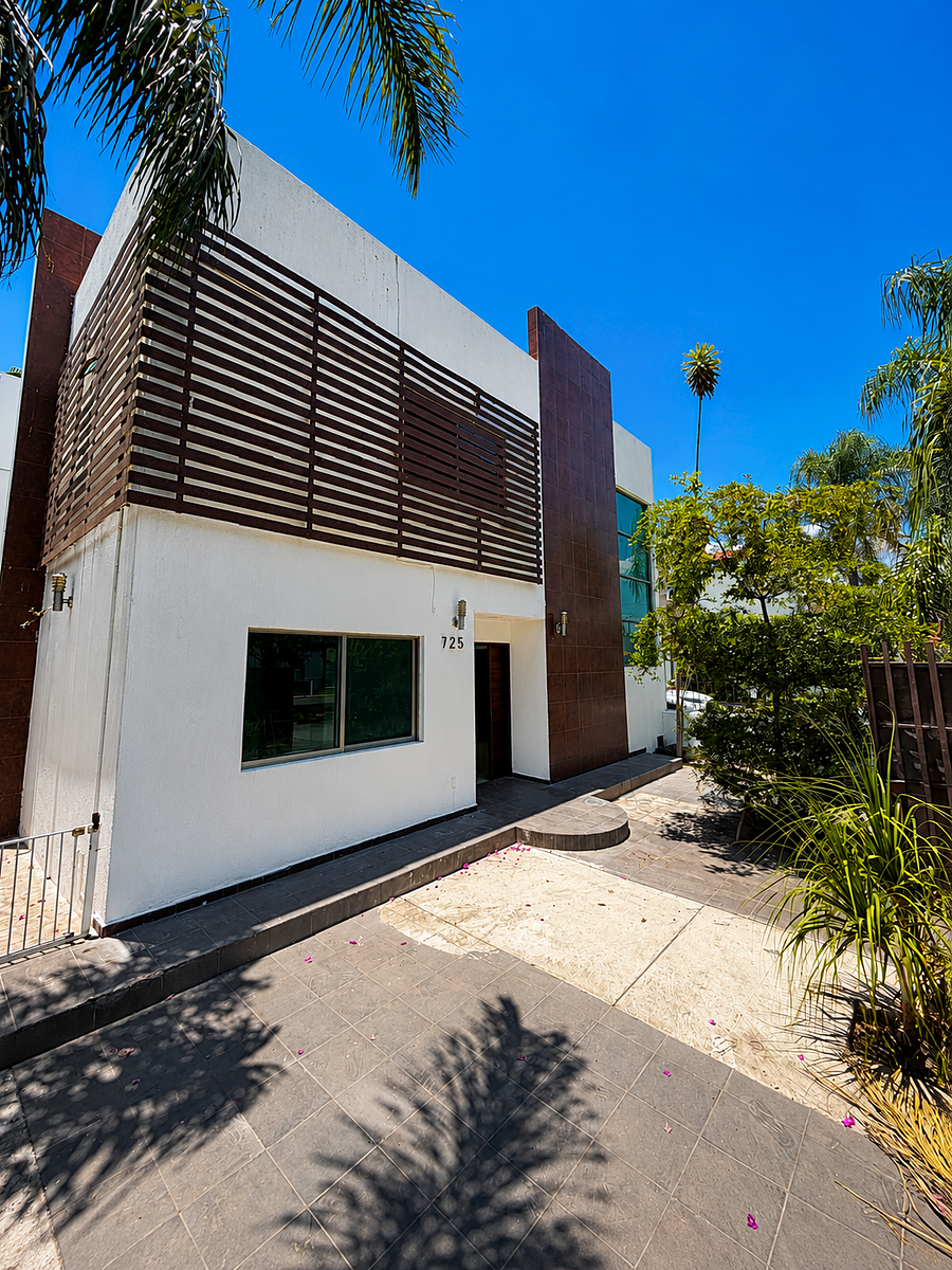CASA EN VENTA/RENTA EN JARDÍN REAL - foto 1