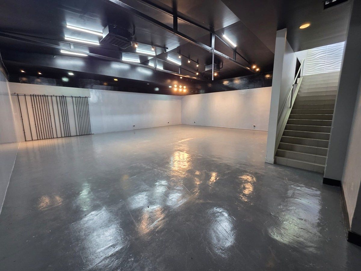 PROPIEDAD EN ALQUILER IDEAL PARA SHOWROOM U OFICINAS – ZONA 10 - Image 1