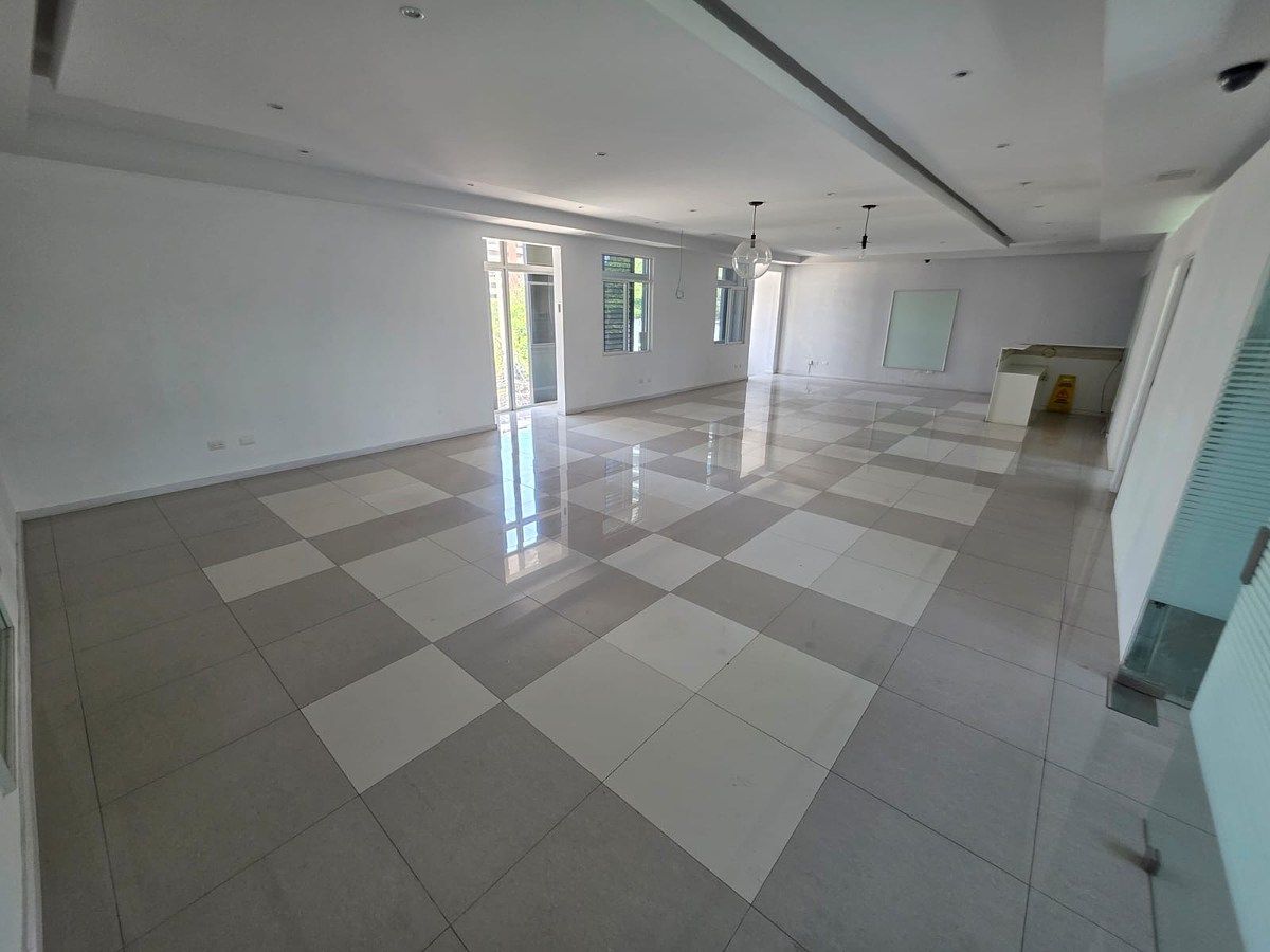 PROPIEDAD EN ALQUILER IDEAL PARA SHOWROOM U OFICINAS – ZONA 10 - Image 4
