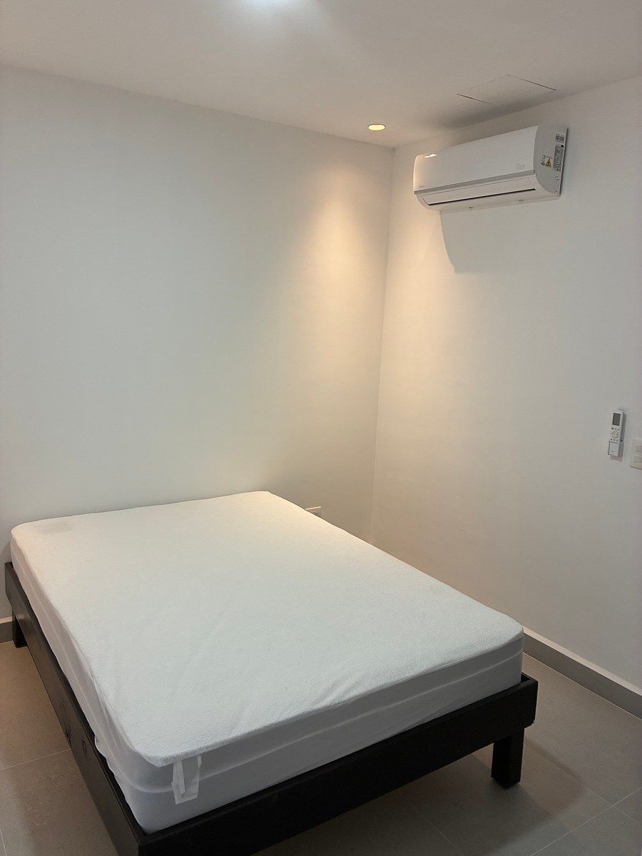 Recámara principal cama matrimonial, foto 8 de 27