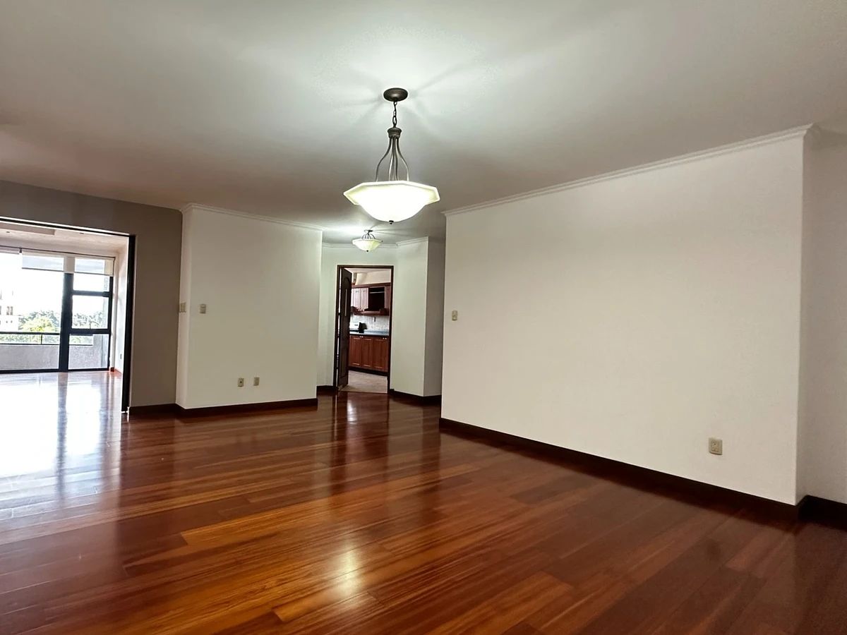 APARTAMENTO EN ALQUILER – EDIFICIO BELLAGIO, ZONA 14 - Image 3