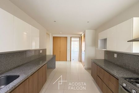 OPORTUNIDAD! Excelente distribucion 3 habitaciones.