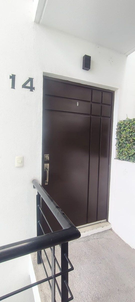 Puerta entrada, foto 3 de 32