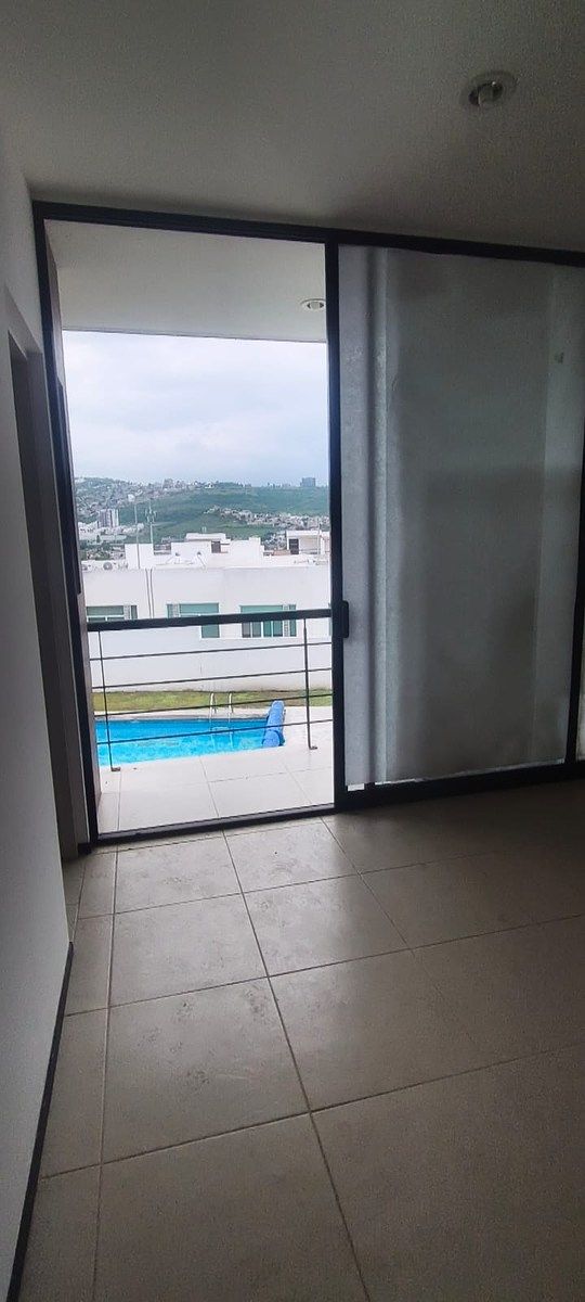 Balcón vista a la alberca, foto 20 de 32