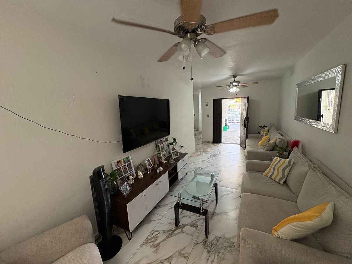 House in Lomas de Zapopan, Zapopan, photo 2 of 19
