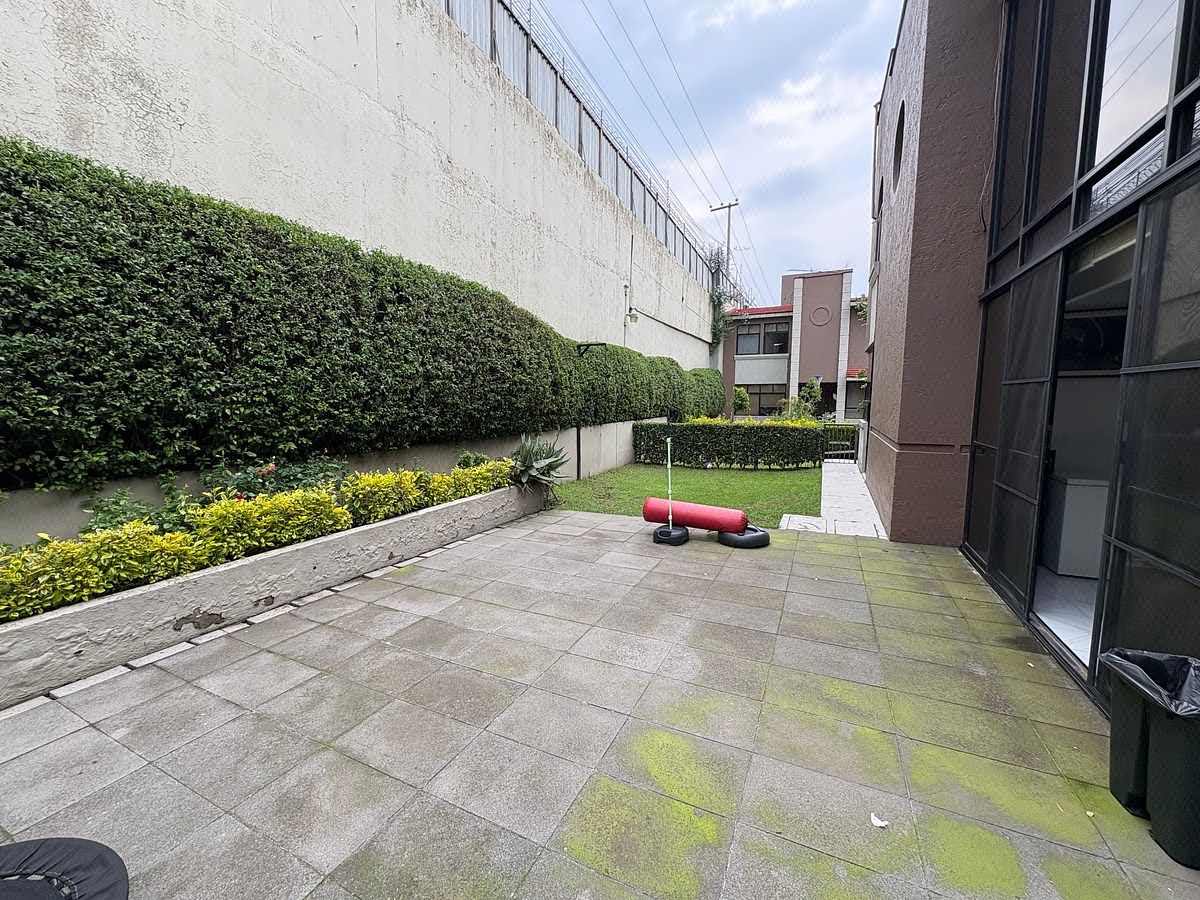 LINDA CASA EN VENTA EN LAS AFUERAS DE LOMAS COUNTRY, foto 1 de 34