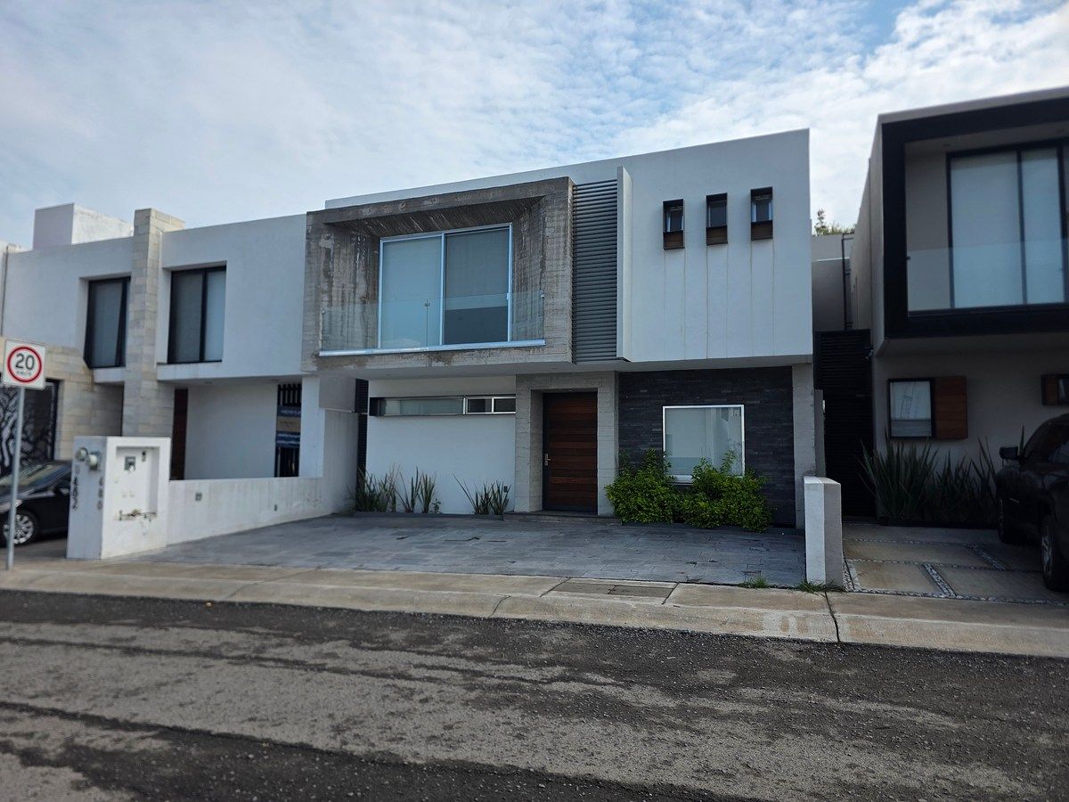 Casa en renta en Lomas de Juriquilla | 3 recámaras | Cuarto servicio, foto 1 de 23