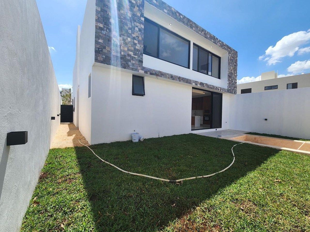 Casa en Venta en Privada Unica Living en Xcanatun Yucatan, foto 1 de 25