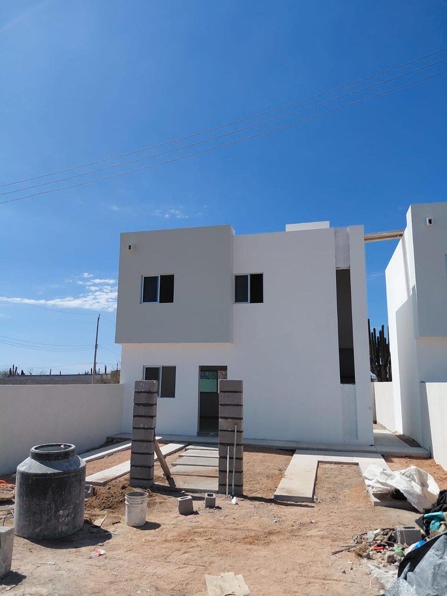 Casa de dos pisos Nueva, foto 1 de 7