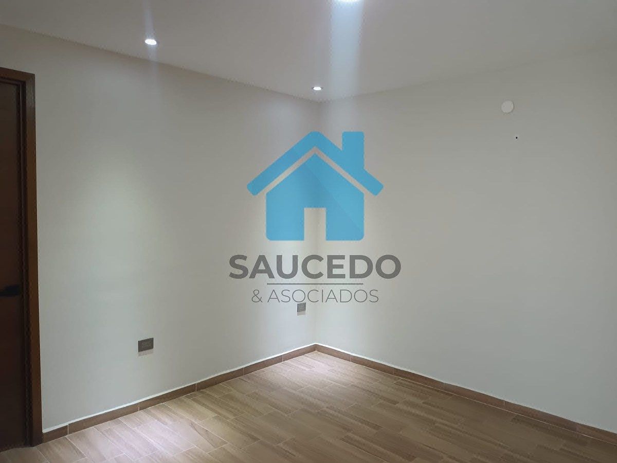 Sala de estar en planta alta, photo 10 of 22