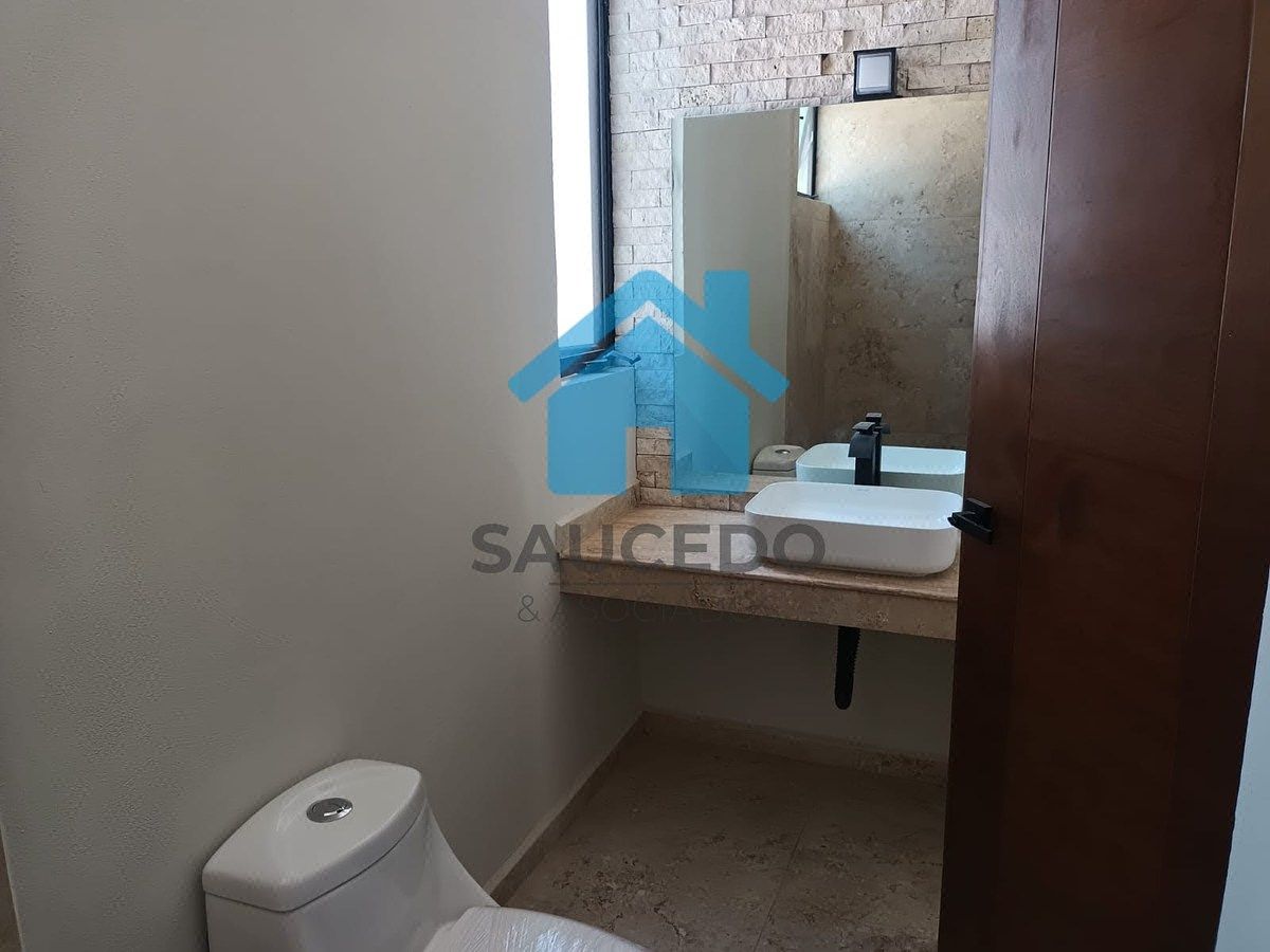 Baño competo en planta baja de la habitación no 1, photo 17 of 22