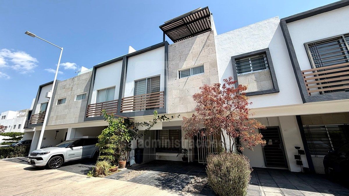 CASA À VENDA DE 3 NÍVEIS NO FRACC. TRENTO RESIDENCIAL, foto 1 de 46