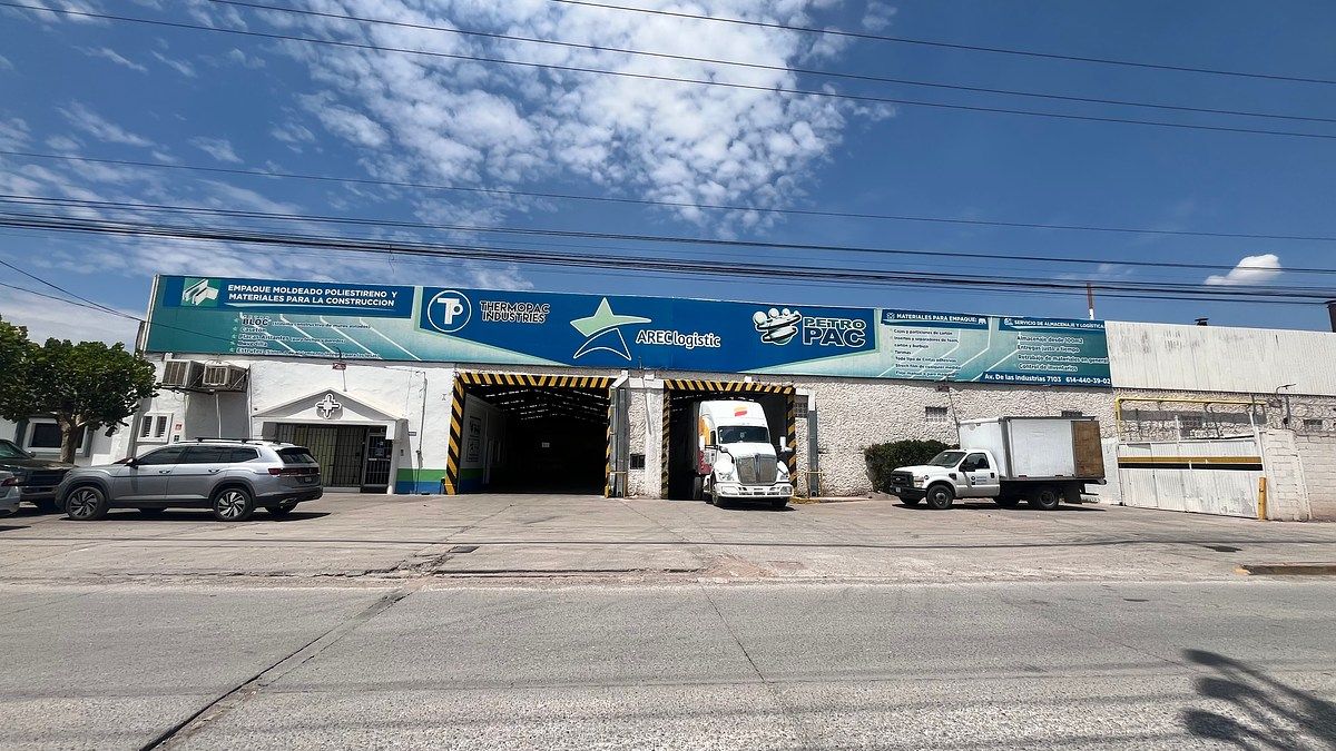 Bodega industrial en ave. Industrias, foto 1 de 12