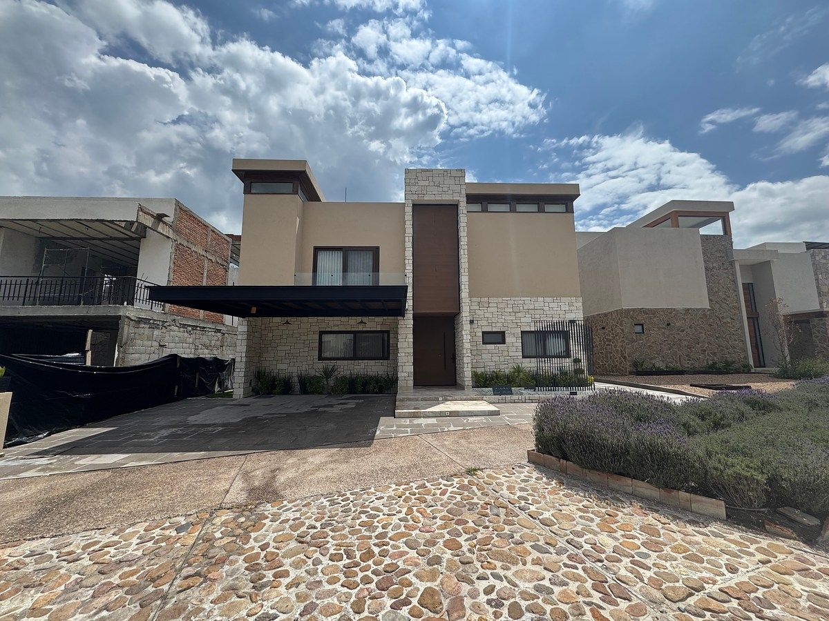 House in Gated Community in La Luz, San Miguel de Allende, photo 2 of 50