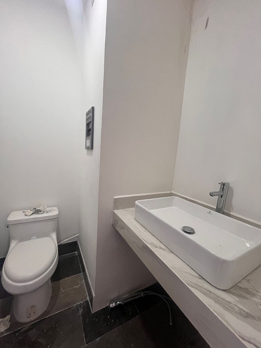 Medio baño, photo 10 of 22