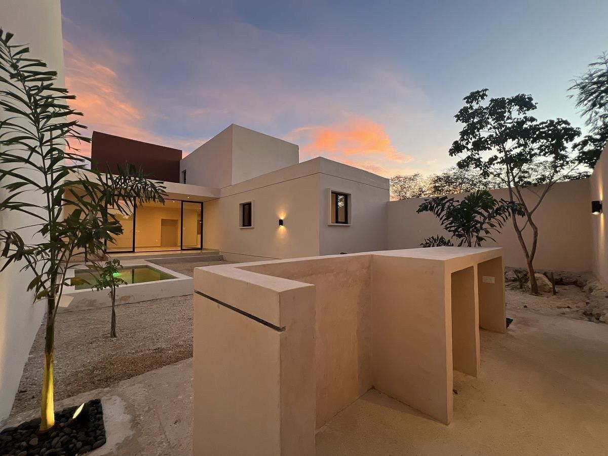 Venta Casa en Cholul Mérida, con recámara en PB, equipada., photo 1 of 34