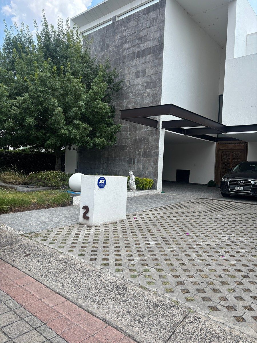 Fachada, foto 1 de 20