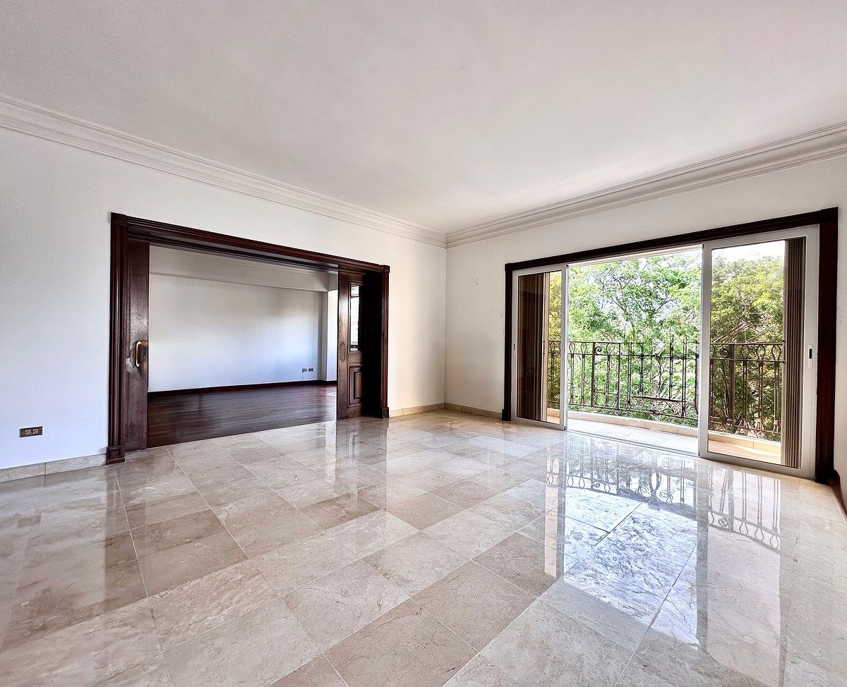 Vendo amplio apartamento en Torre Clasica de Serralles, foto 1 de 13