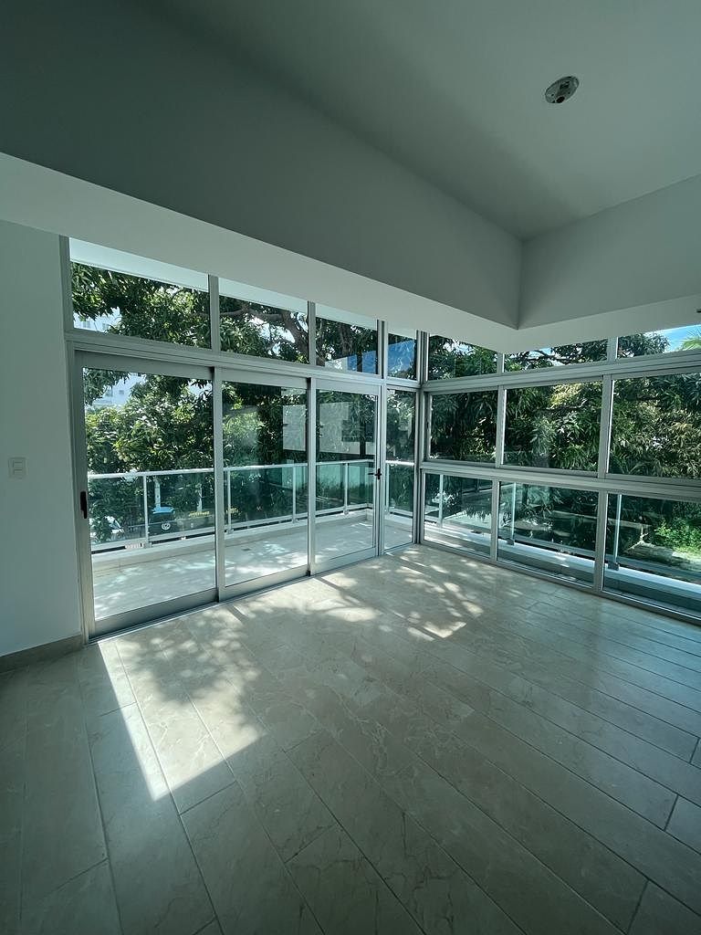 sala y balcon, foto 1 de 8