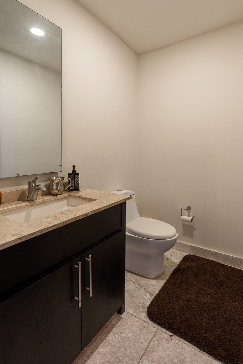 Baño, photo 10 of 19