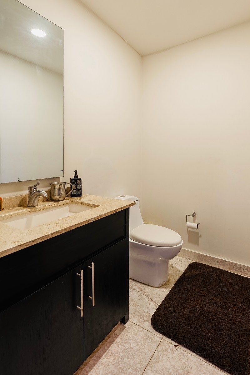 Baño, photo 14 of 19