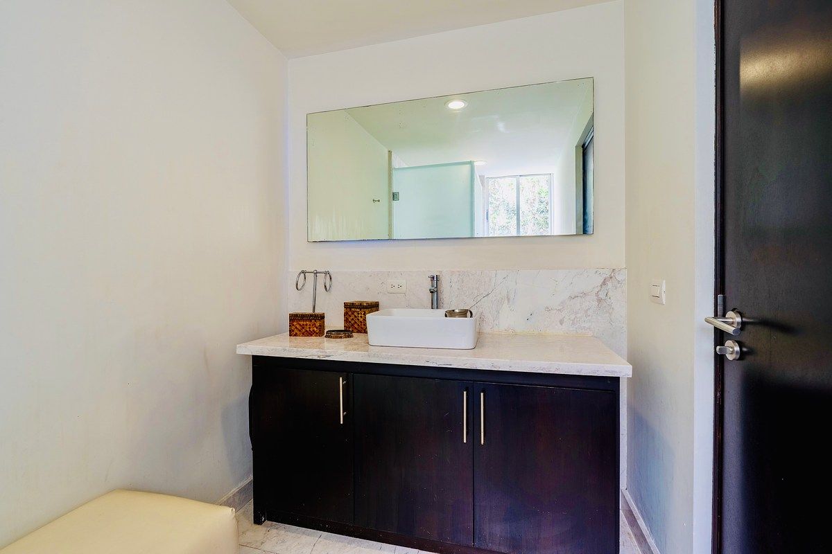 Baño, photo 15 of 19